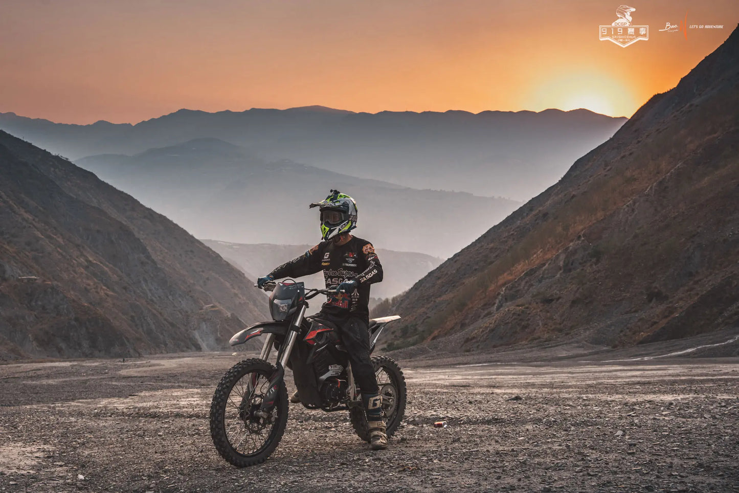 MotoTec Venom 72v 12000w Electric Dirt Bike White | Powerful Off-Road Powerhouse
